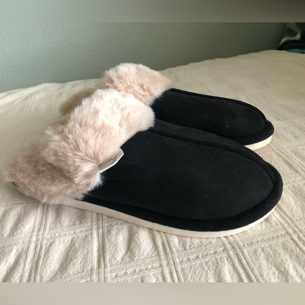 Ecetana FAUX Sherpa and FAUX black suede Women slippers Size 8-9